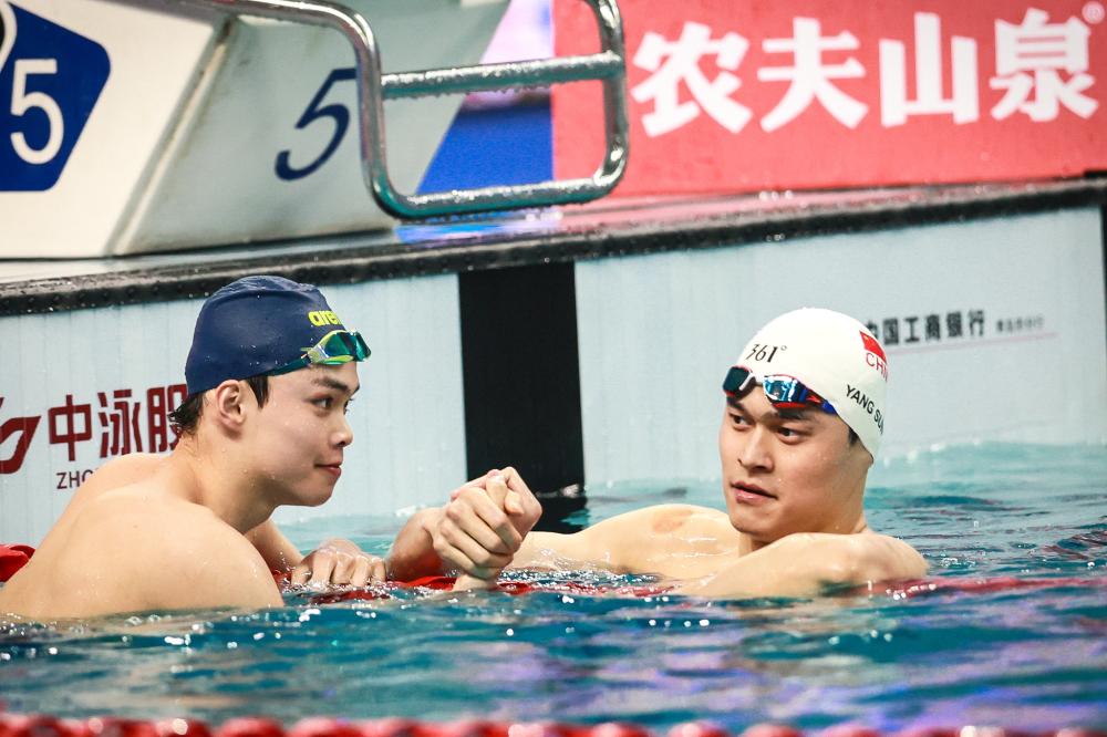 牵制都会