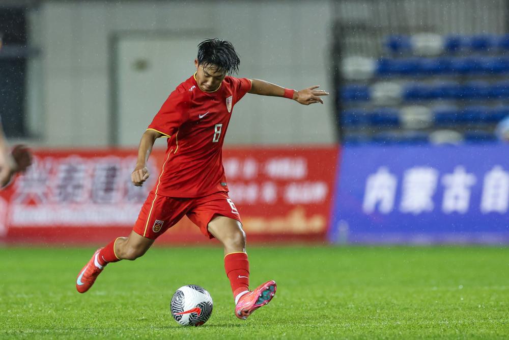 王哲林17分 CBA俱乐部杯上海男篮111-72战胜四川 杜智博23分